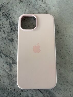 Apple Light Pink Silicone iPhone 15 Case with MagSafe